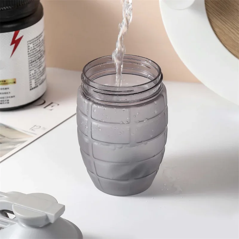 Nowa butelka na wodę sportową  – Fitness Nutrition Milk Shake recenzja i cena